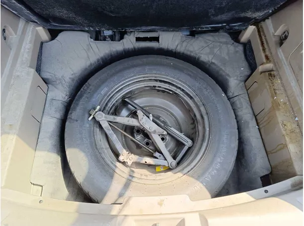 Car image 30