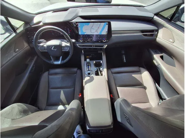Car image 14