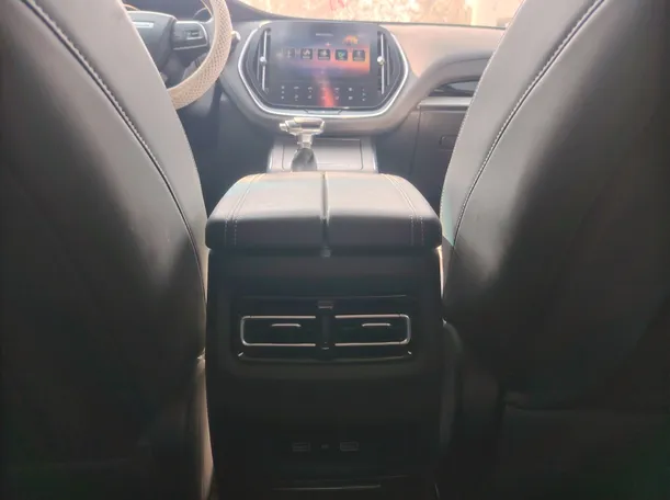 Car image 25