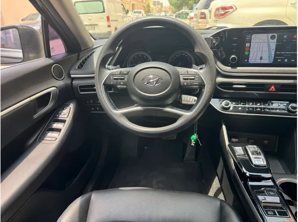 Car image 19