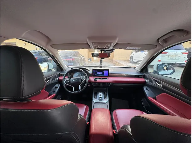 Car image 14