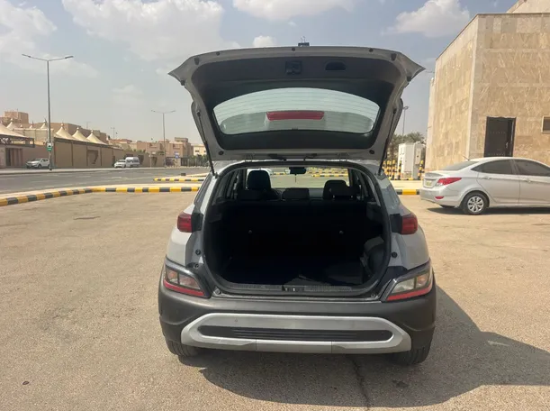 Car image 19
