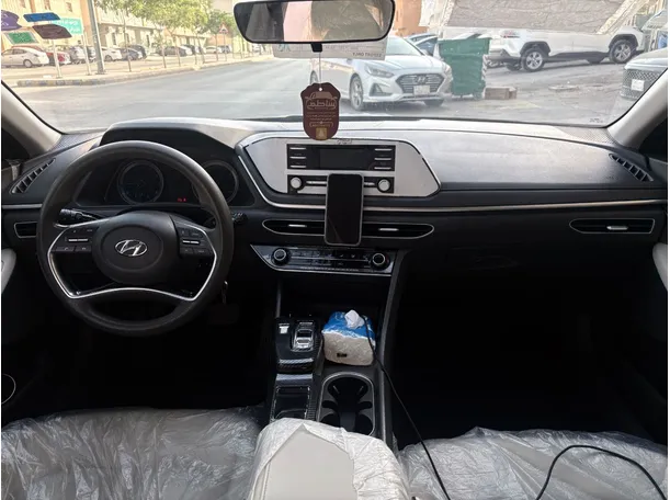 Car image 18