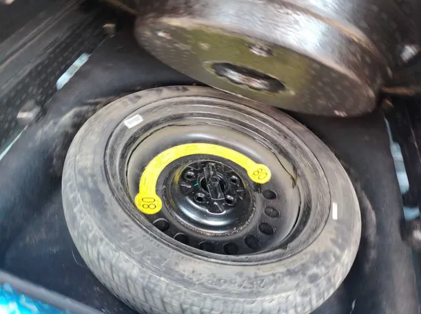 Car image 30