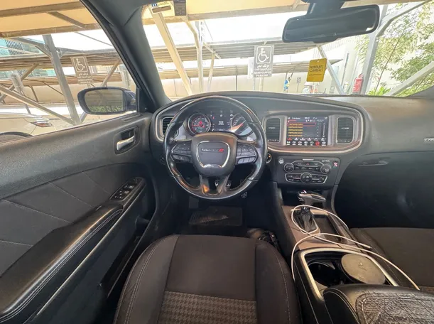 Car image 17