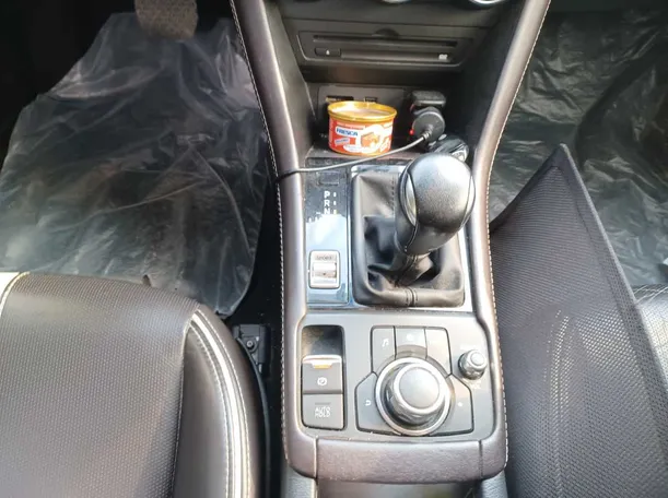 Car image 13