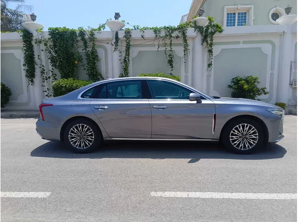 Car image 4