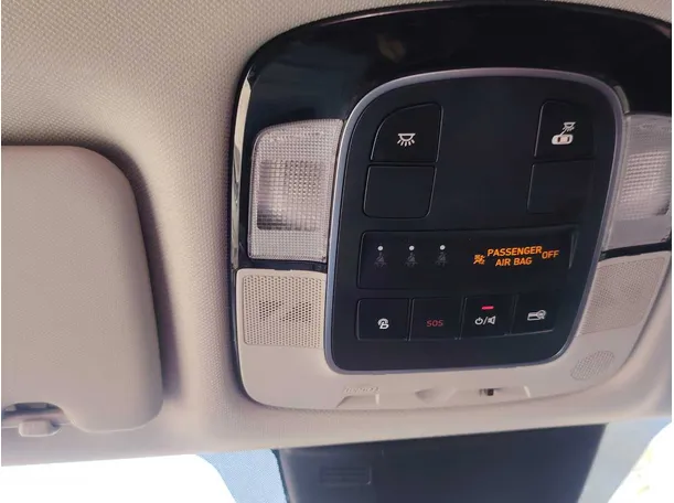 Car image 24
