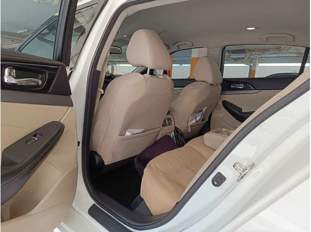 Car image 17