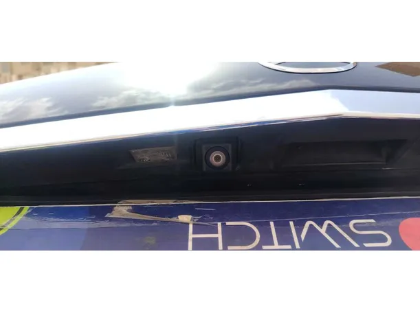 Car image 30