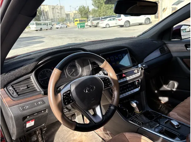 Car image 11