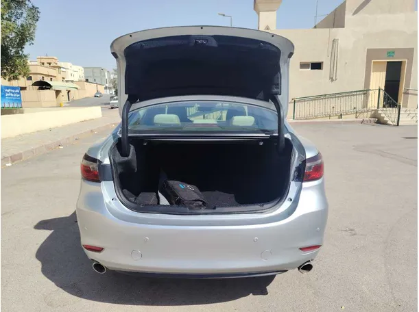 Car image 25