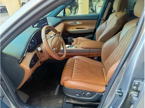 Car image 15