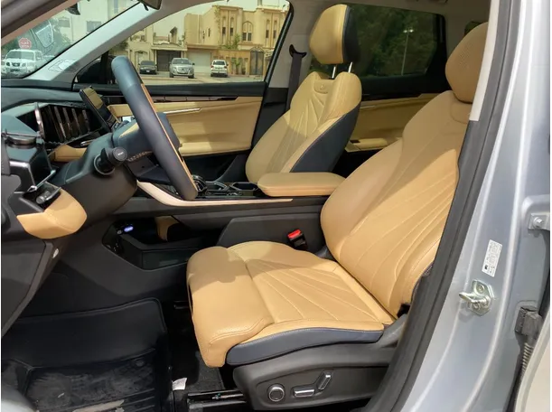 Car image 11