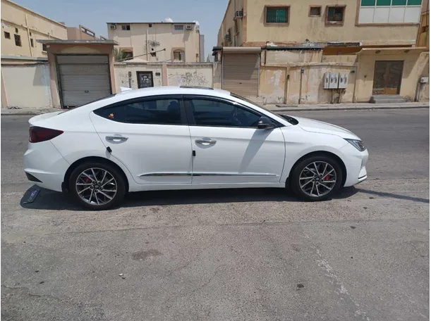 Car image 4