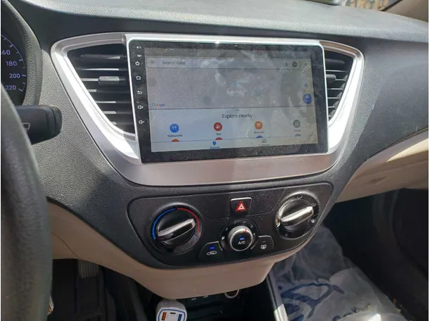 Car image 18