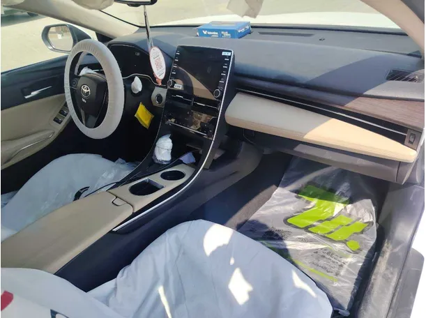 Car image 14