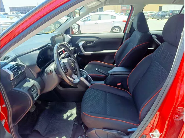 Car image 14
