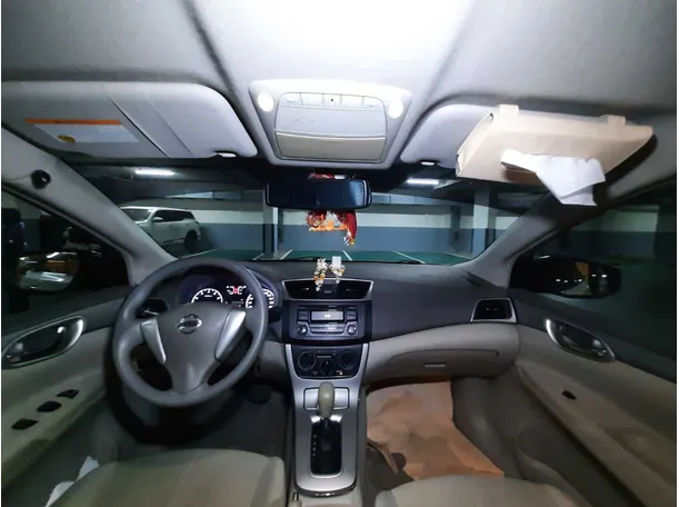 Car image 14