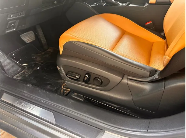 Car image 26
