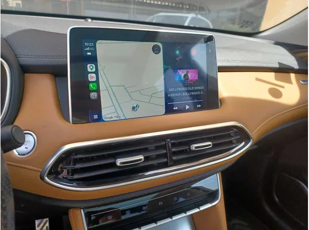 Car image 18