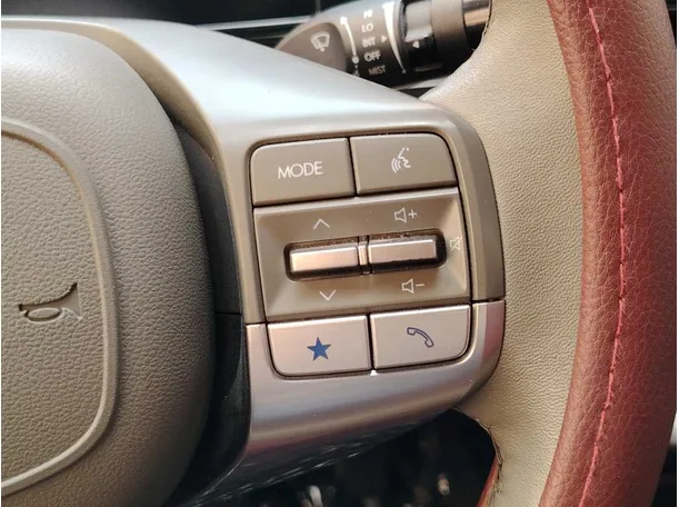 Car image 30