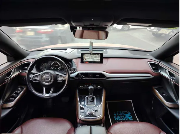 Car image 18