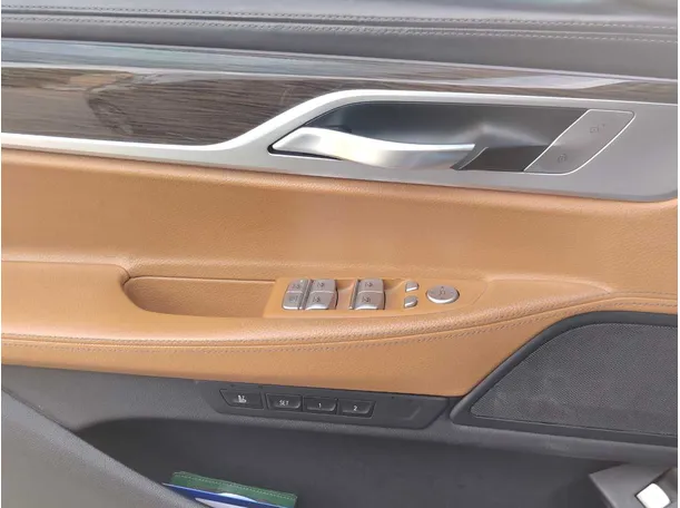 Car image 29