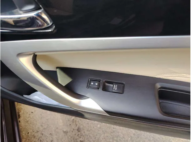 Car image 34