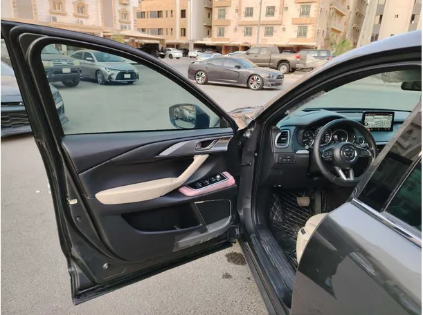 Car image 12