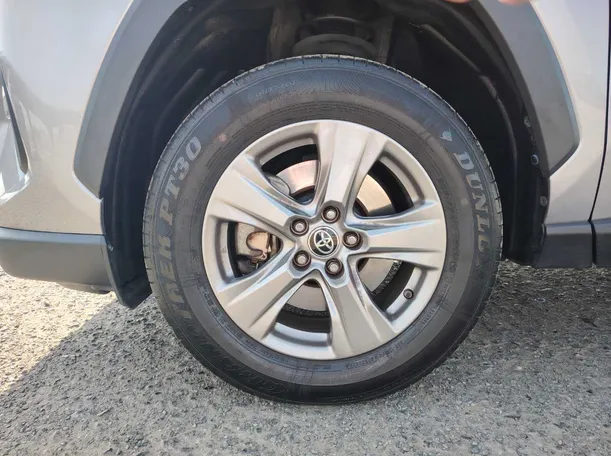 Car image 9