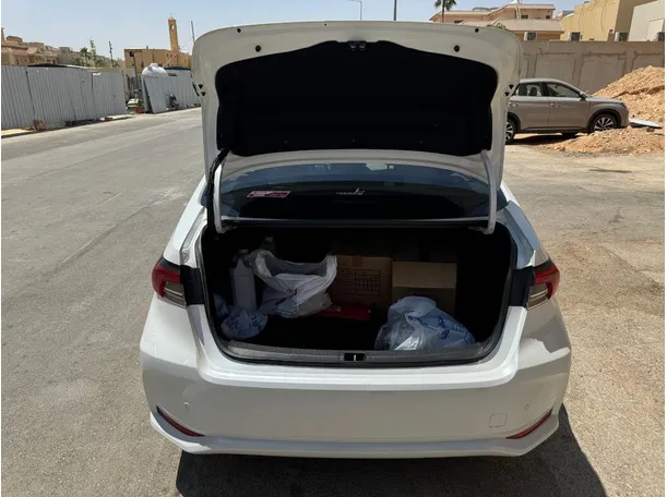 Car image 24