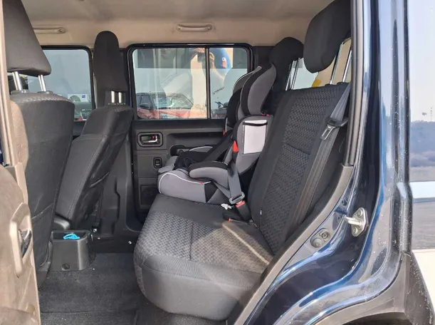 Car image 13