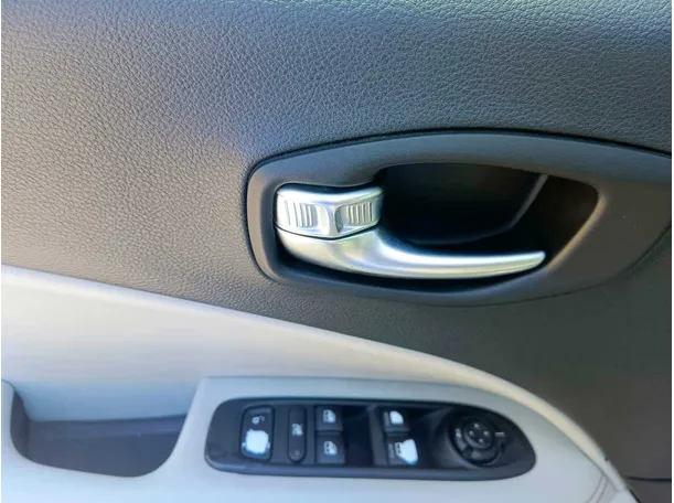Car image 27