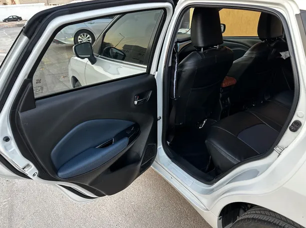 Car image 13
