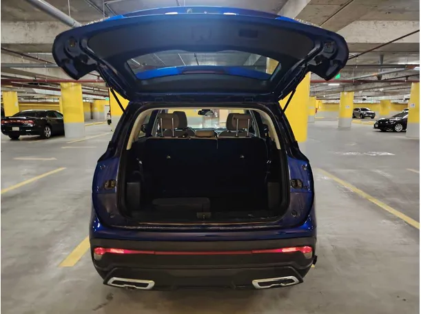 Car image 25