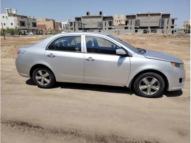 Car image 4