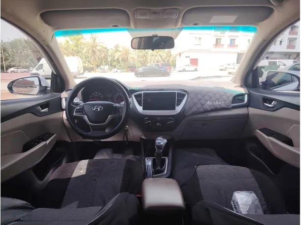 Car image 16
