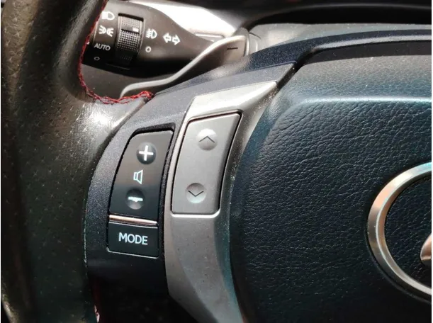 Car image 25