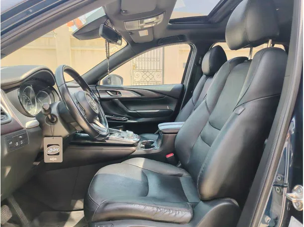 Car image 14