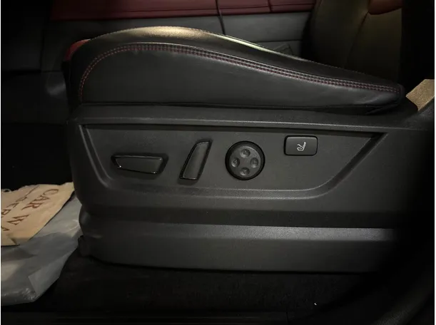 Car image 27