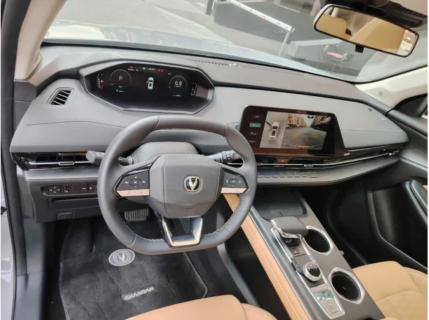 Car image 11