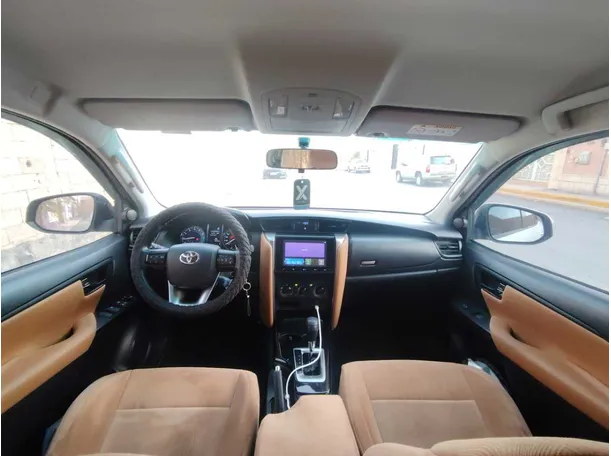 Car image 17