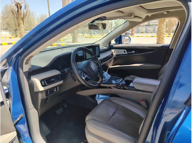 Car image 12