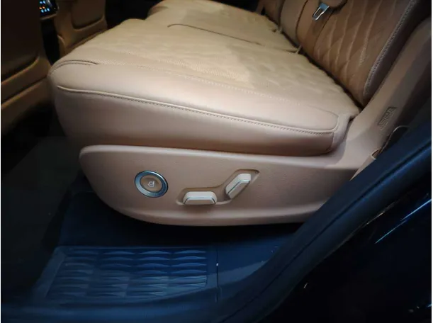 Car image 35