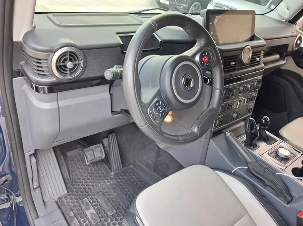 Car image 11