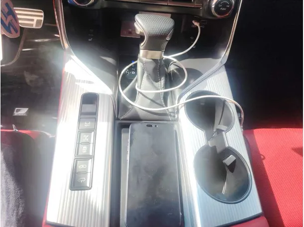 Car image 17