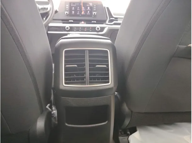 Car image 27