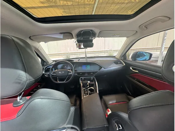 Car image 14