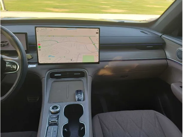 Car image 15